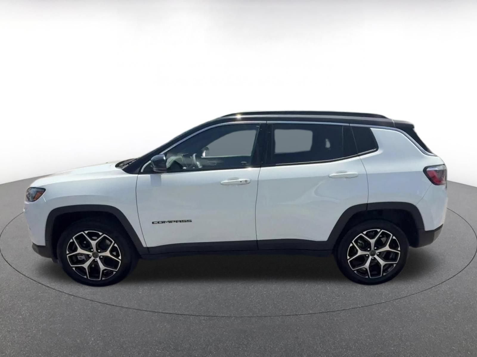 Used 2025 Jeep Compass Limited AWD/4WD image 9