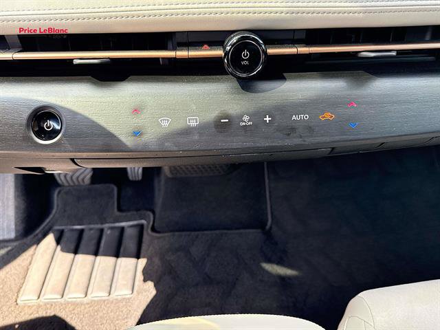 Used 2025 Nissan Ariya FWD image 25