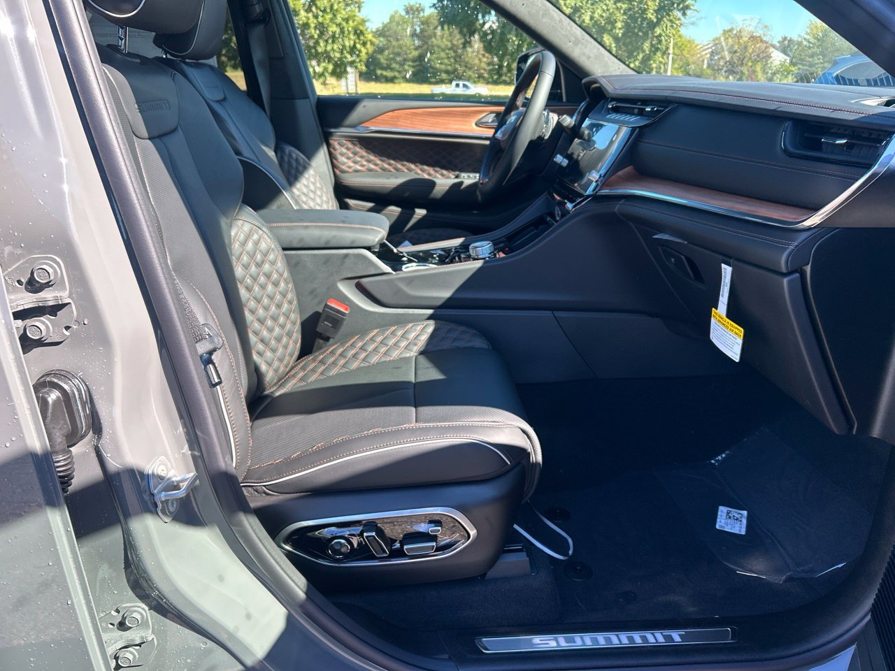 New 2027 Jeep Grand Cherokee Summit AWD/4WD image 14