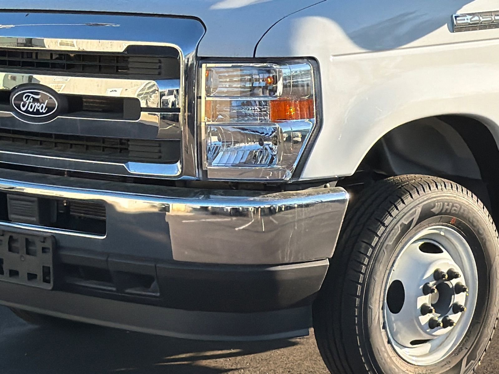 New 2026 Ford E-450 and Econoline 450 Super Duty w/ Driver's Safety Package RWD image 2