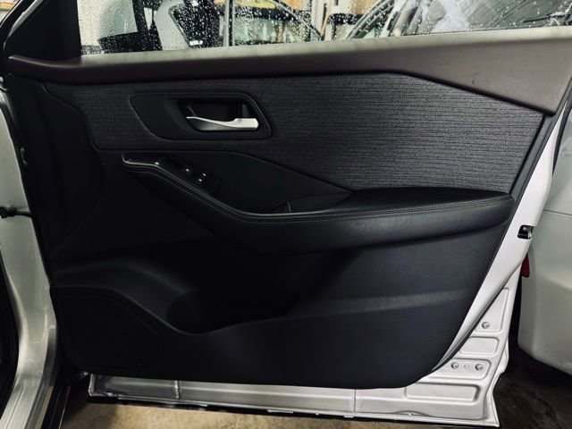 Used 2022 Nissan Rogue SV AWD/4WD image 13