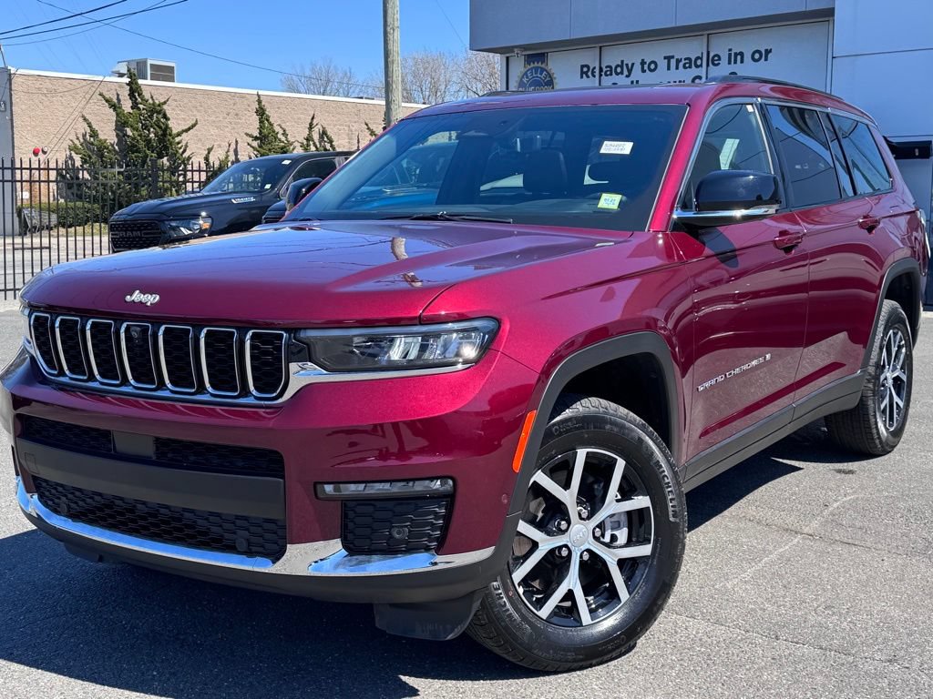 Used 2025 Jeep Grand Cherokee L Limited w/ Luxury Tech Group II AWD/4WD image 3