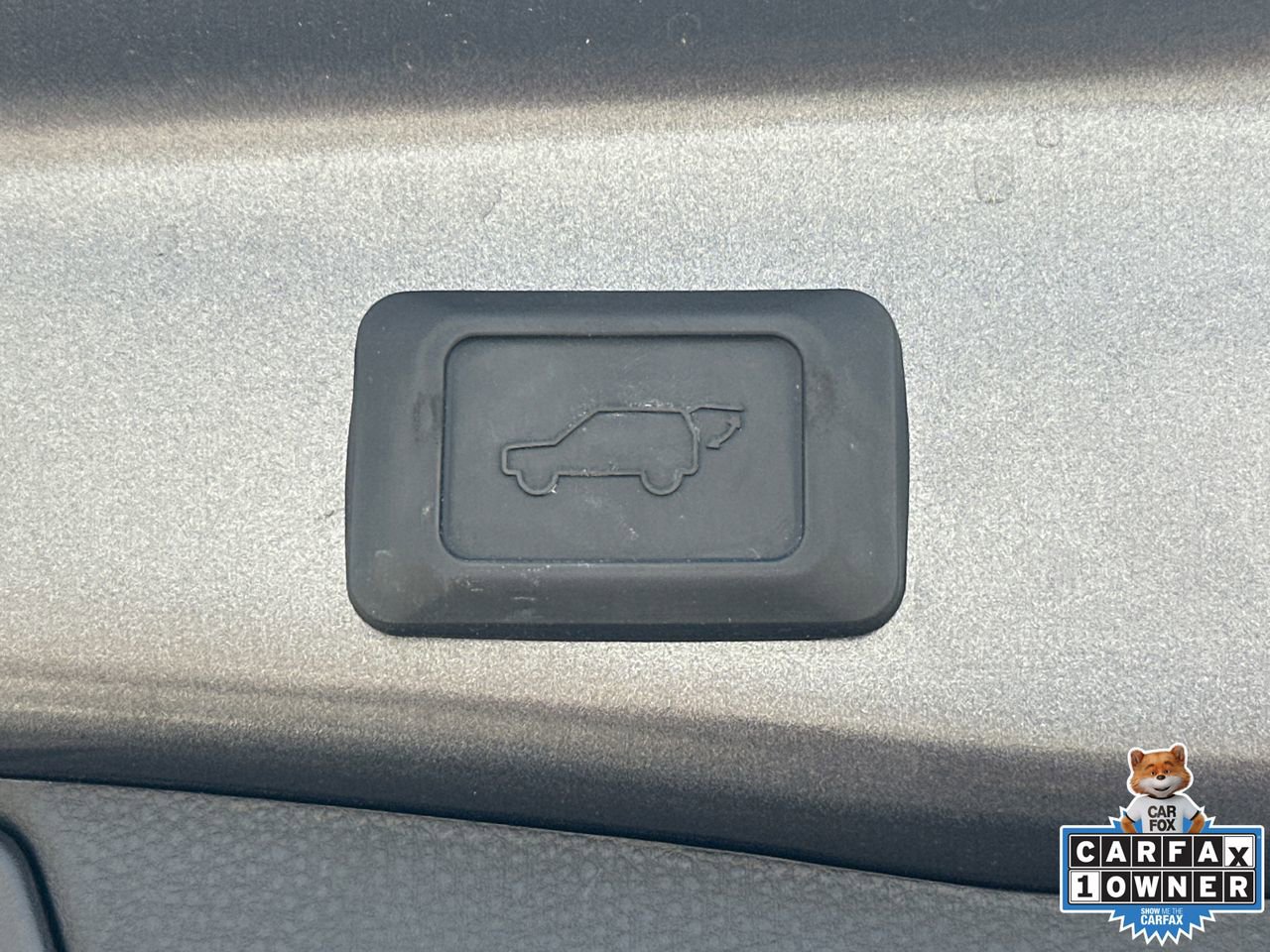 Used 2023 Toyota RAV4 XLE Premium image 19