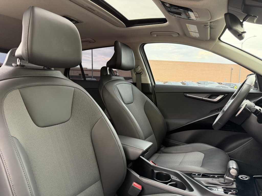 Used 2023 Kia Niro EX Touring image 39