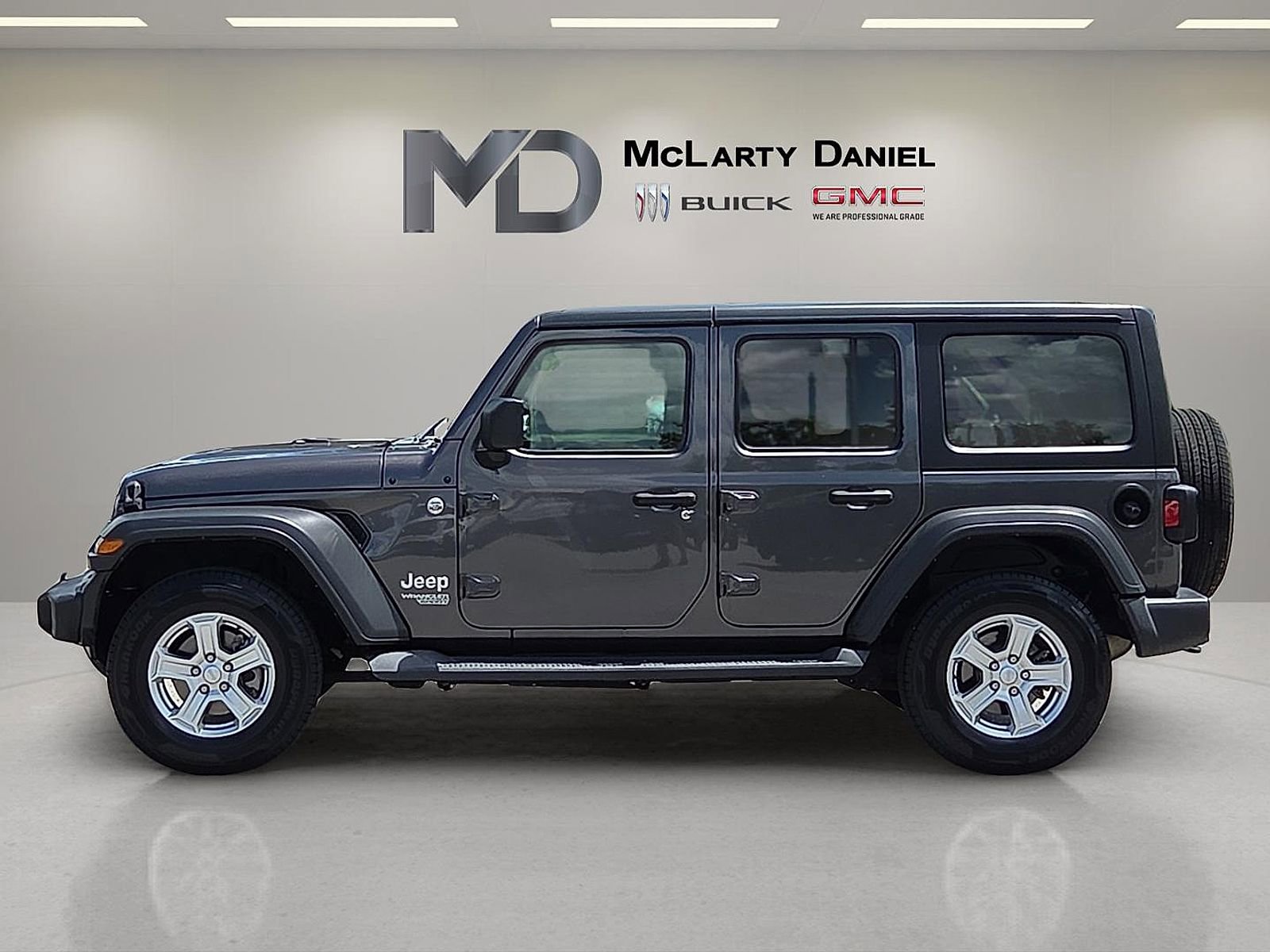Used 2019 Jeep Wrangler Unlimited Sport S AWD/4WD image 3