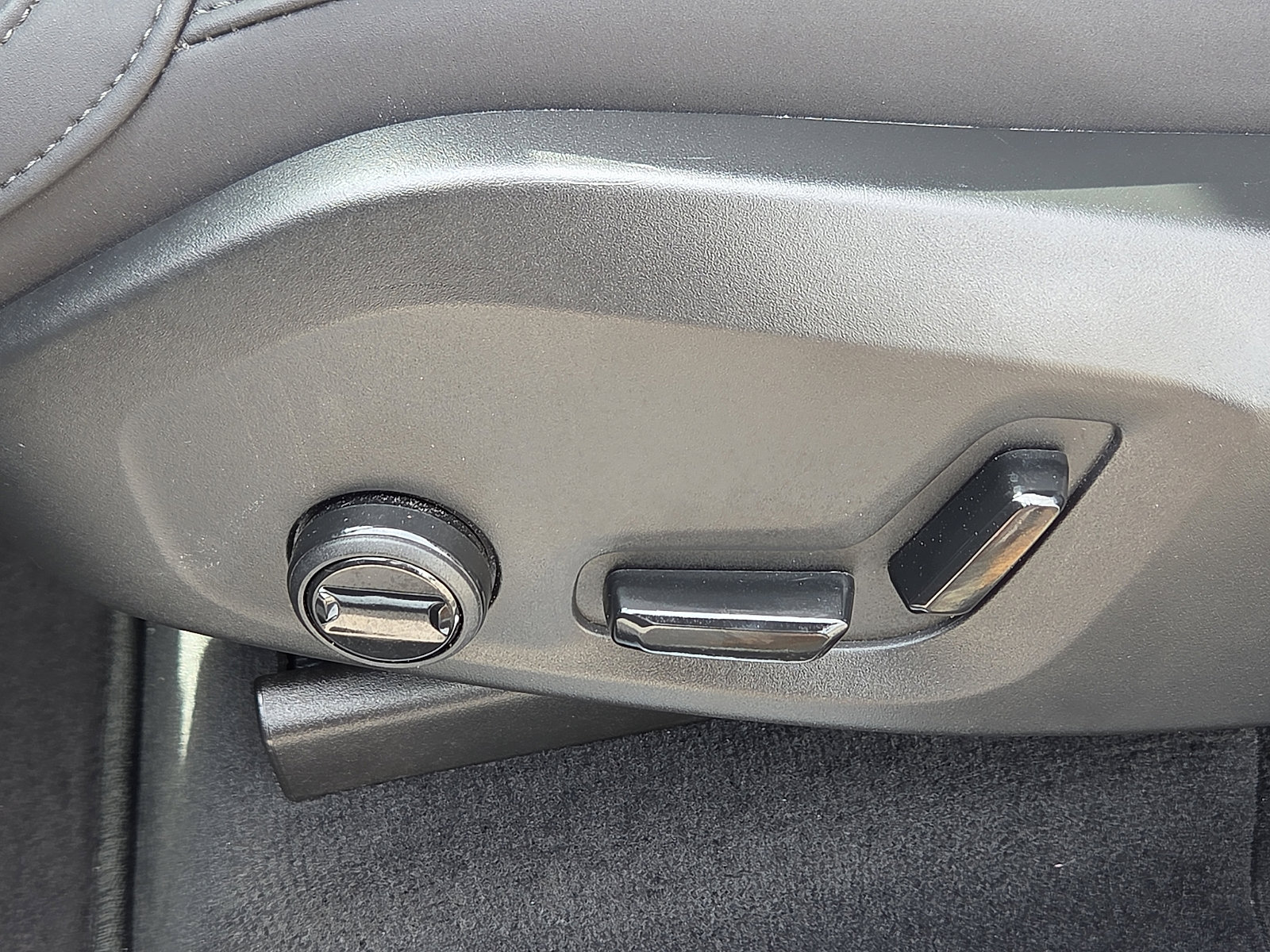 Used 2025 Volvo XC90 B6 Plus image 16