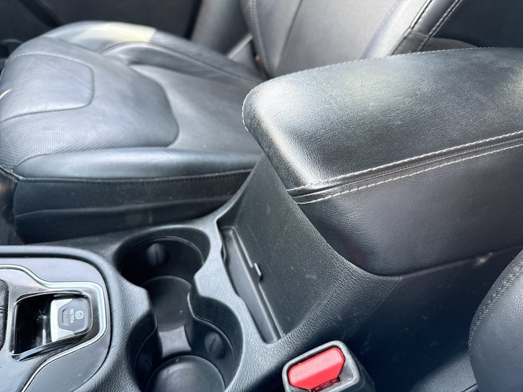 Used 2019 Jeep Cherokee Limited AWD/4WD image 21