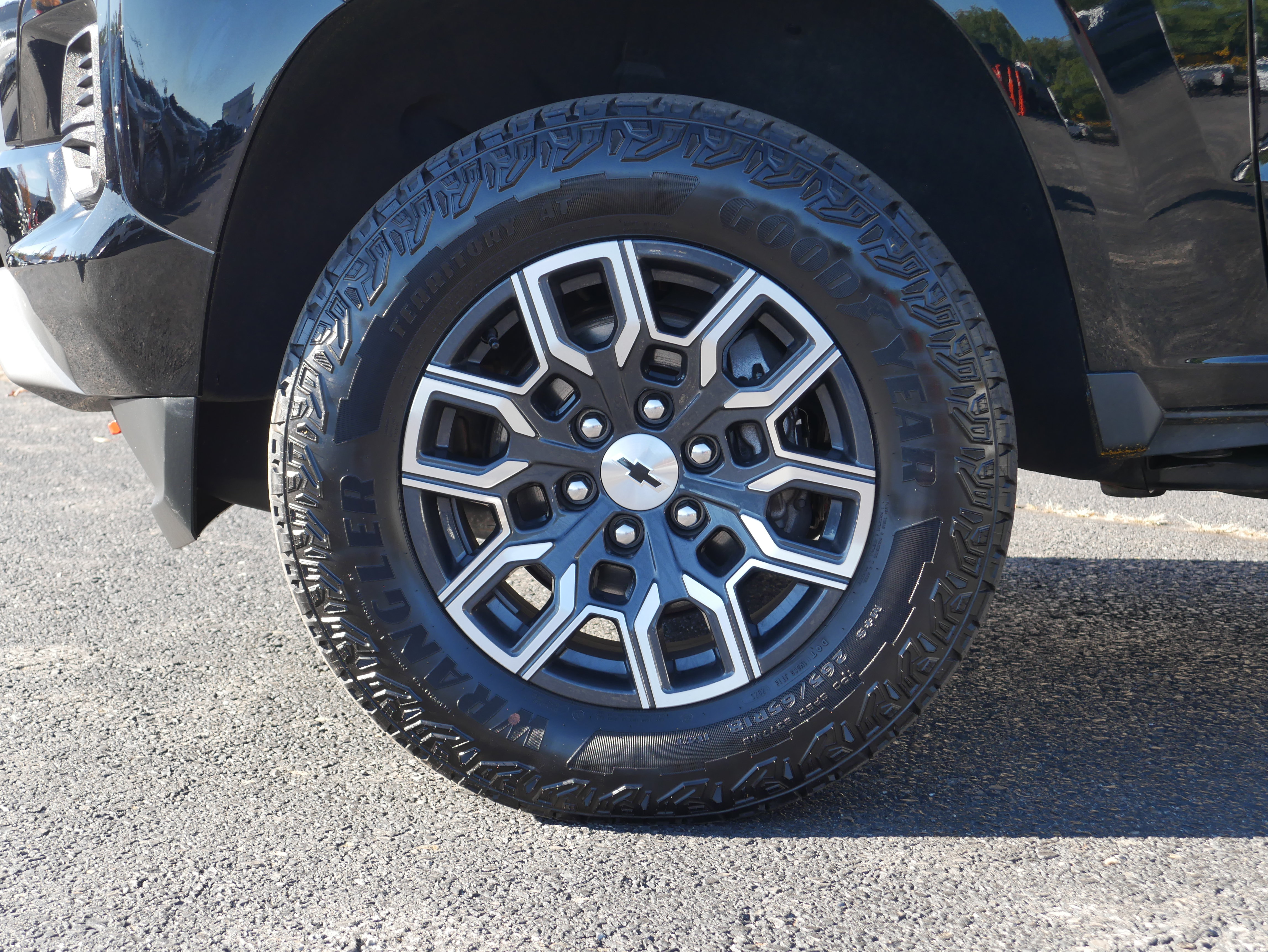 Used 2023 Chevrolet Colorado Z71 w/ Z71 Convenience Package 2 AWD/4WD image 12