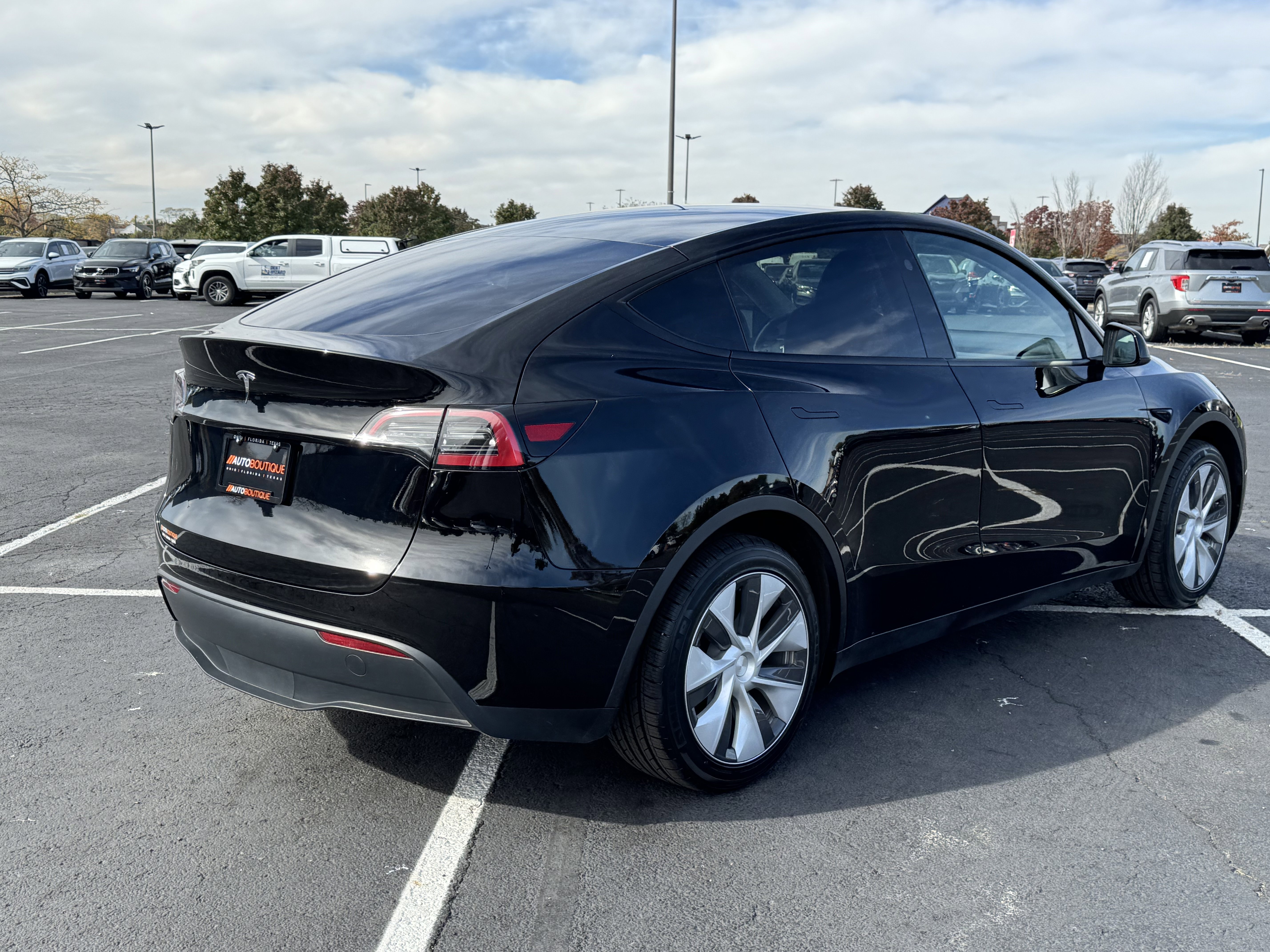Used 2024 Tesla Model Y 2WD image 13