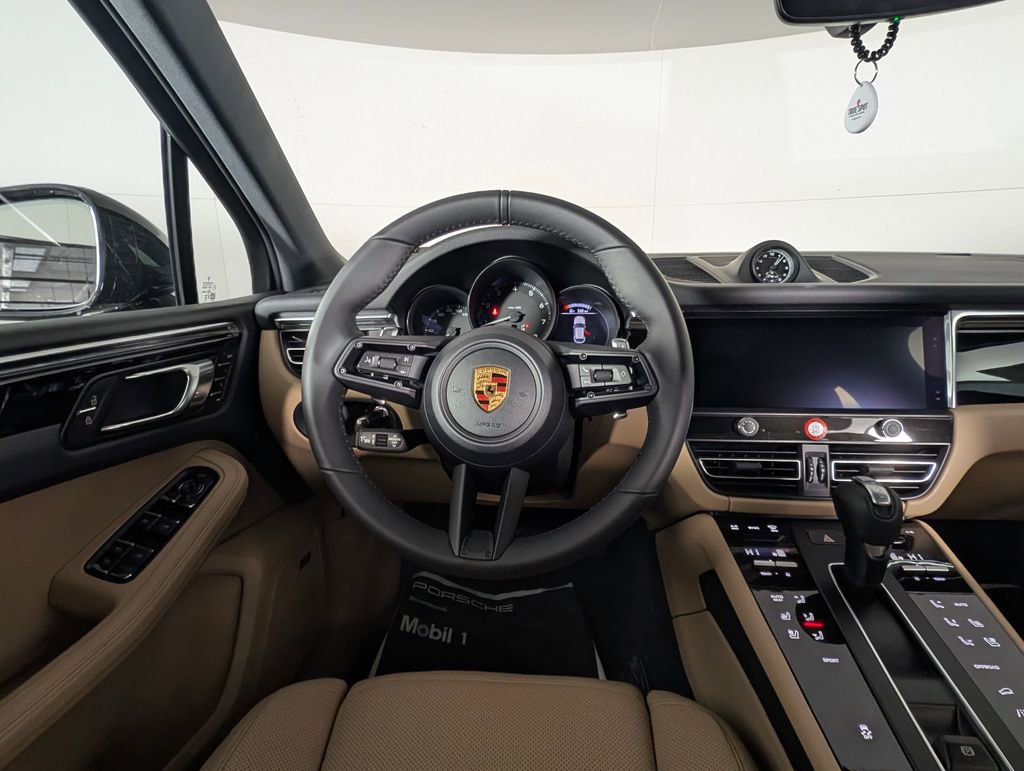 New 2026 Porsche Macan image 19