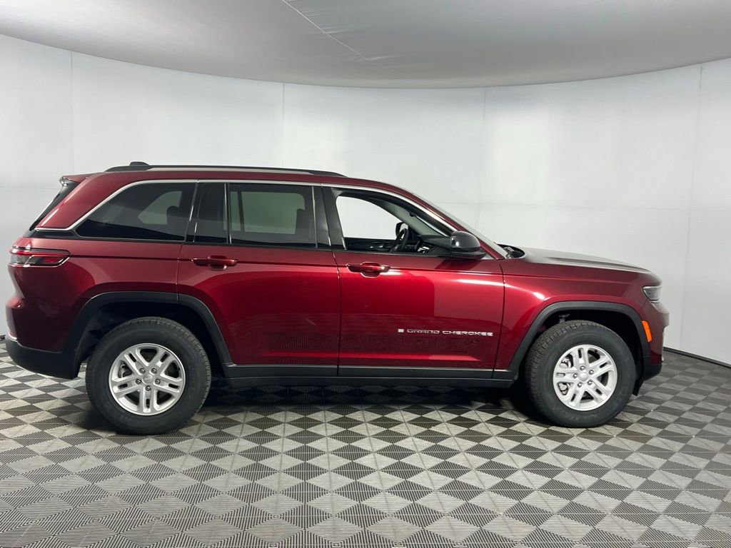 Used 2023 Jeep Grand Cherokee Laredo w/ Luxury Tech Group I image 4