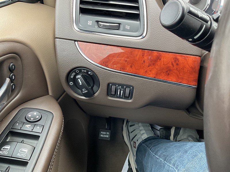 Used 2014 Chrysler Town & Country Limited w/ Luxury Group image 29