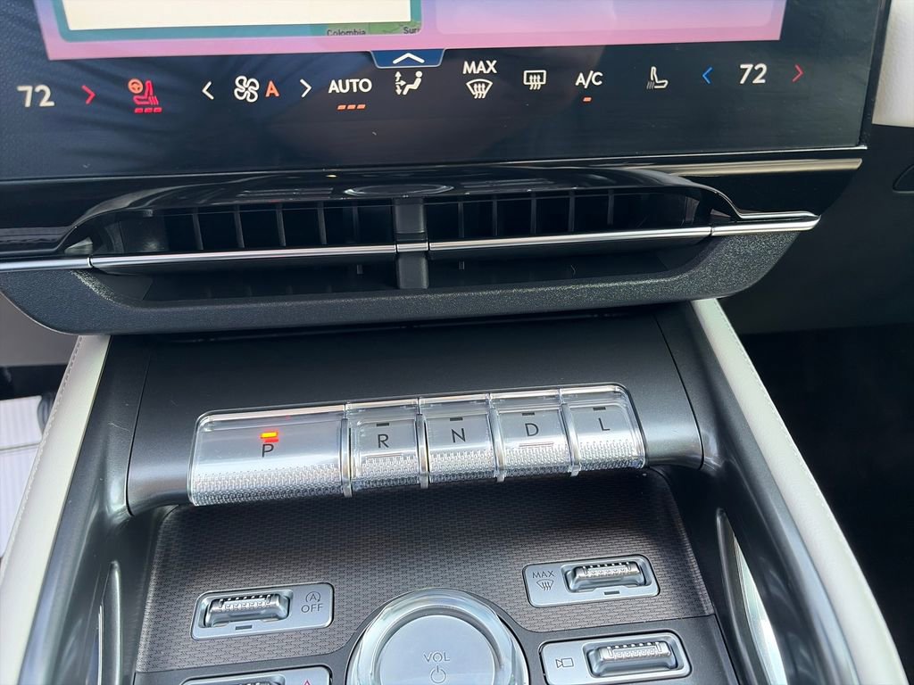 Used 2025 Lincoln Nautilus Premier AWD/4WD image 22