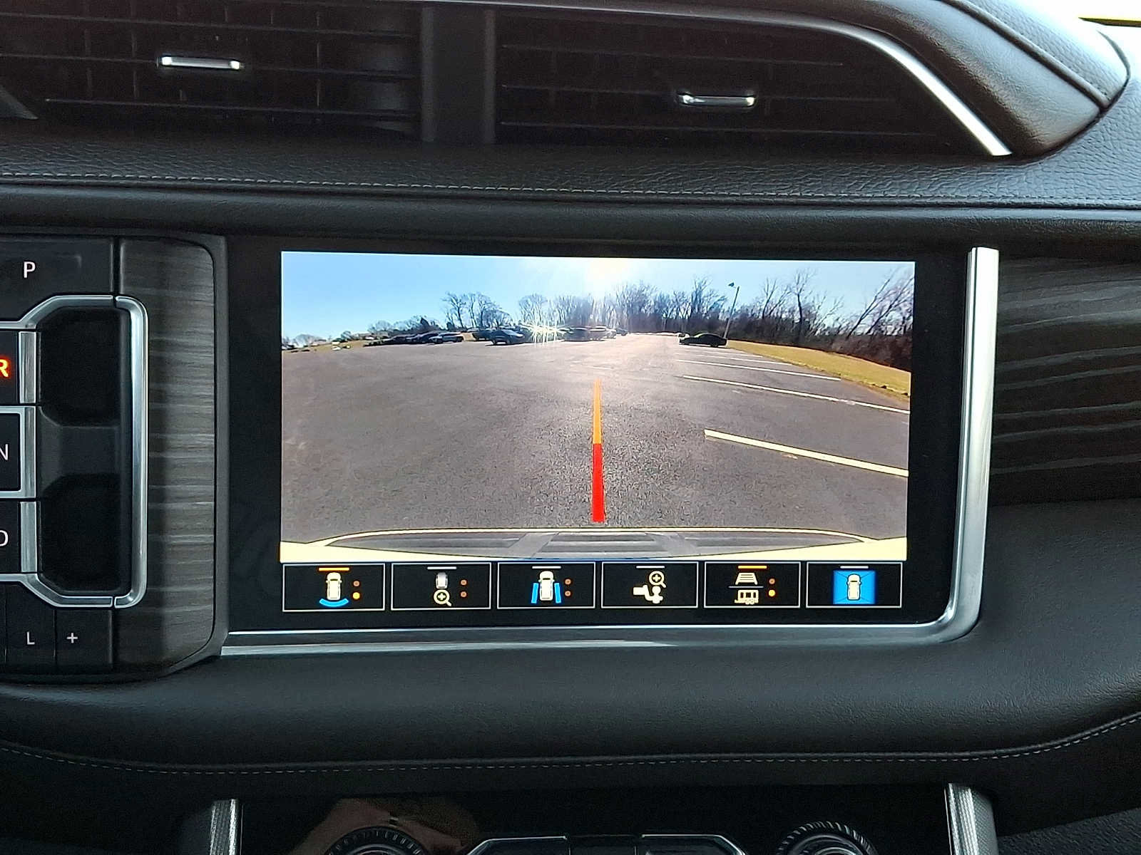 Used 2021 GMC Yukon Denali w/ Denali Premium Package image 21