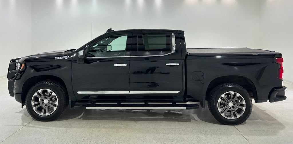 Used 2024 Chevrolet Silverado 1500 High Country w/ Technology Package AWD/4WD image 2