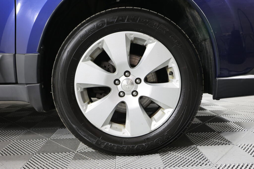 Used 2010 Subaru Outback 2.5i Premium AWD/4WD image 6