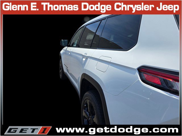 Used 2023 Jeep Grand Cherokee L Laredo RWD image 4