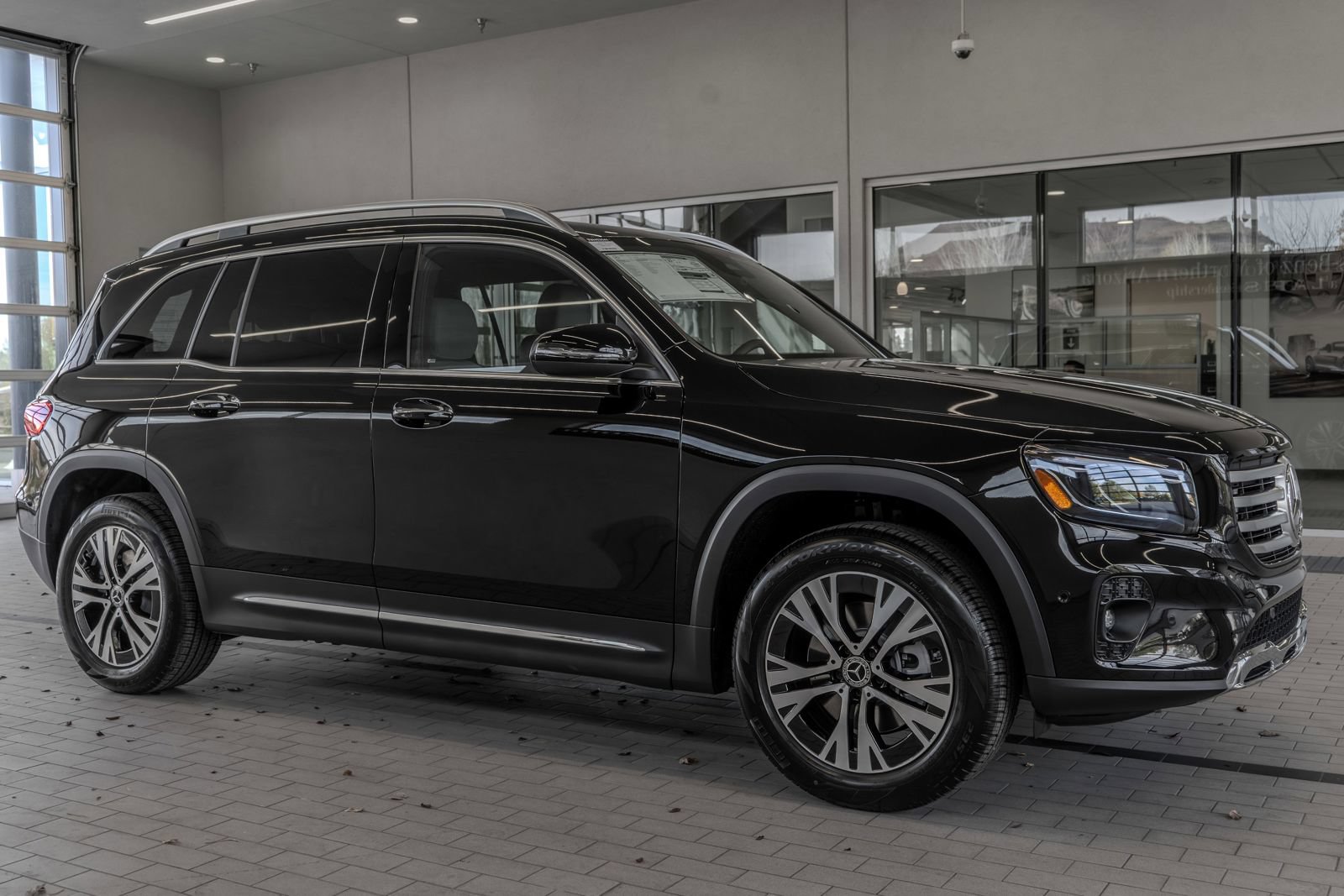 Used 2026 Mercedes-Benz GLB 250 4MATIC image 12