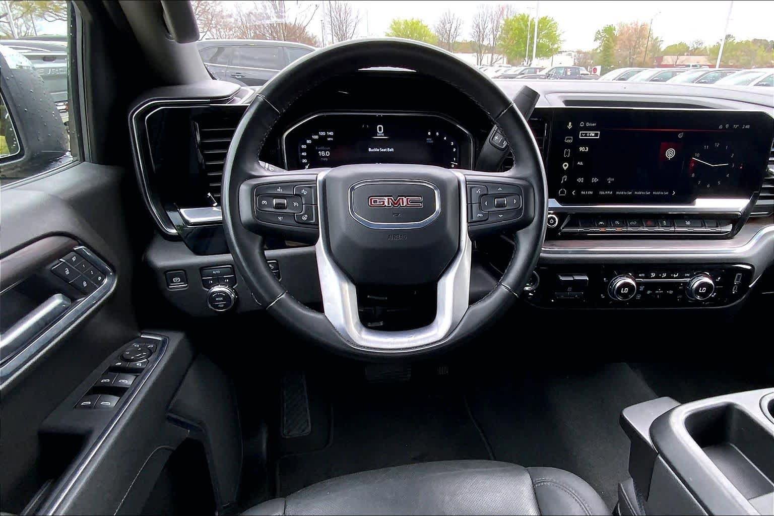 Used 2025 GMC Sierra 1500 SLT AWD/4WD image 6