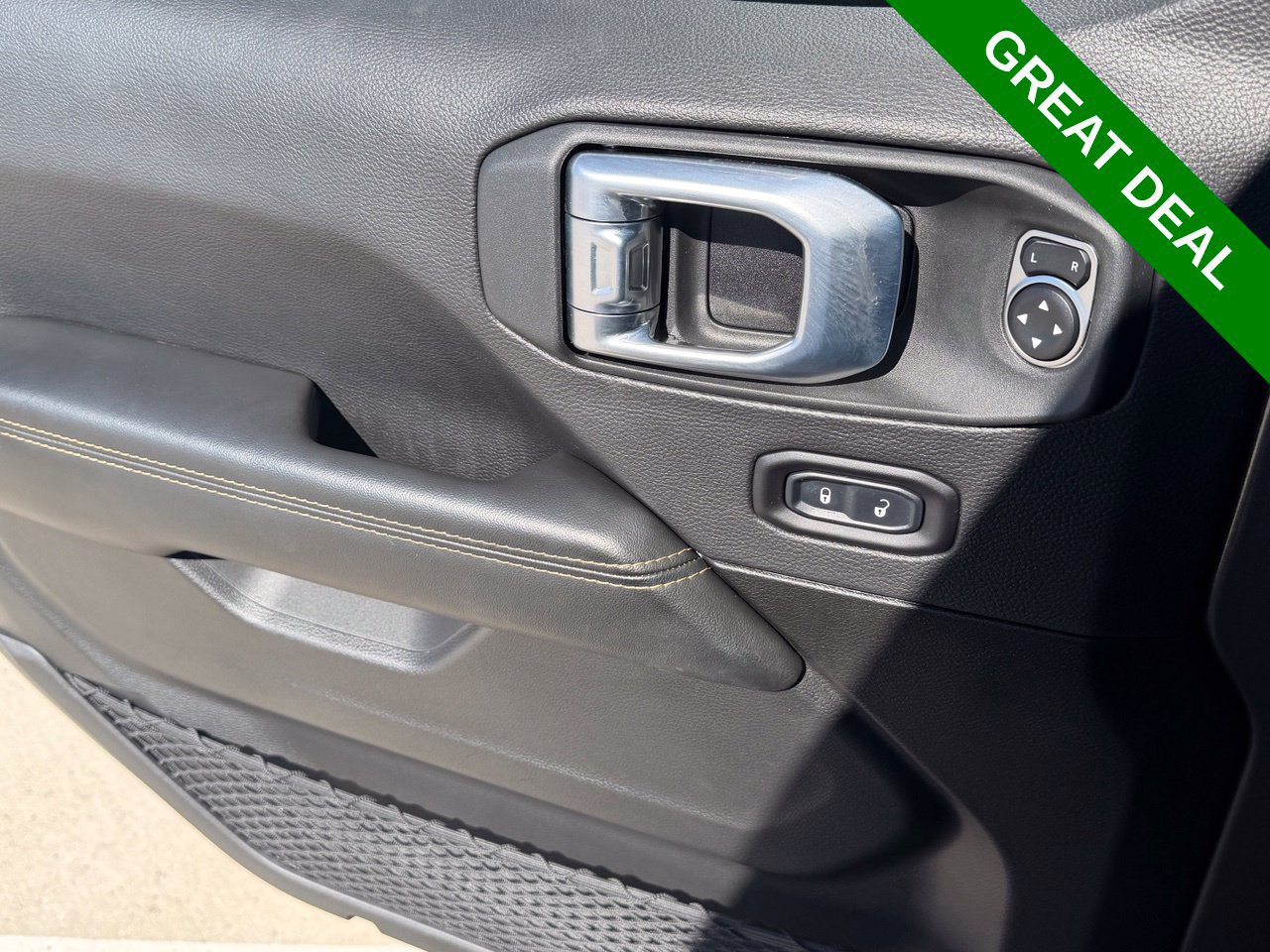 Used 2026 Jeep Wrangler Unlimited Sahara AWD/4WD image 29