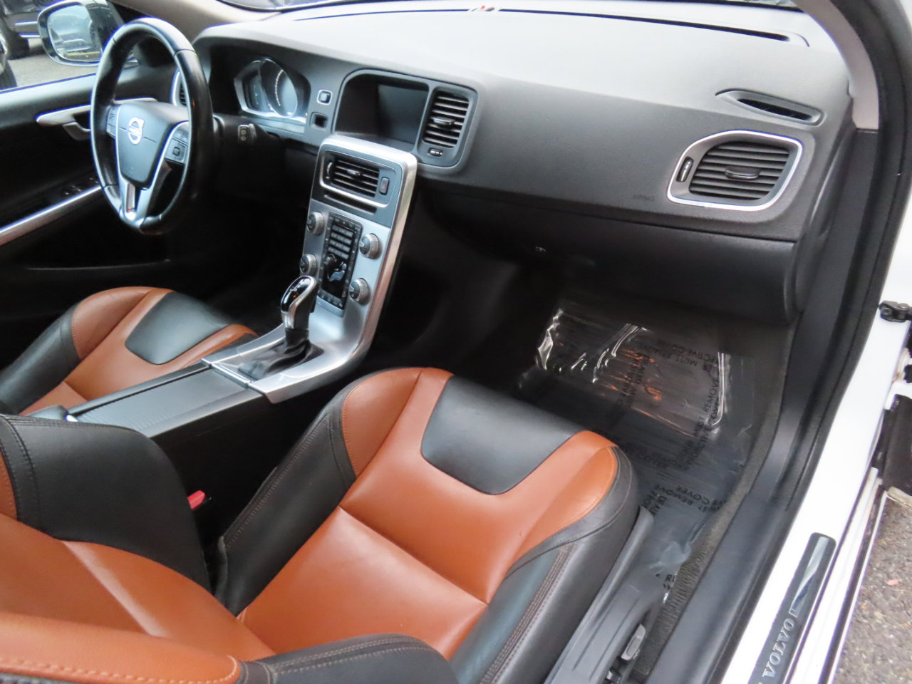 Used 2018 Volvo V60 T5 Cross Country w/ Convenience Package image 18
