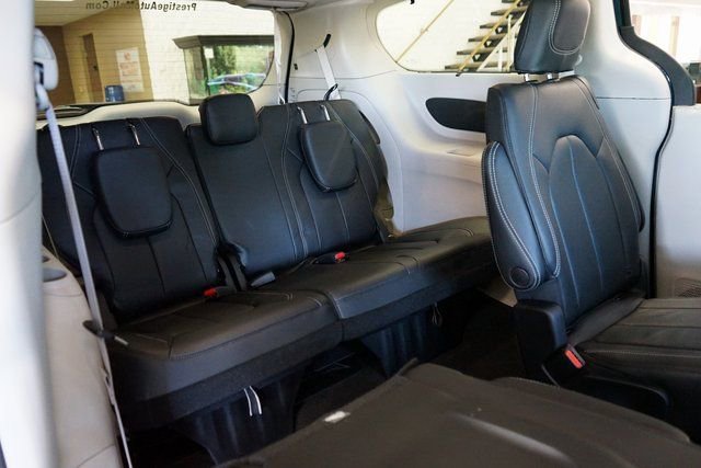 Used 2022 Chrysler Pacifica Touring-L image 48