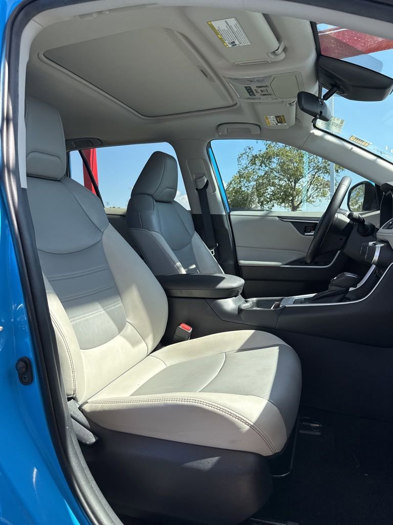 Used 2020 Toyota RAV4 XLE Premium image 29