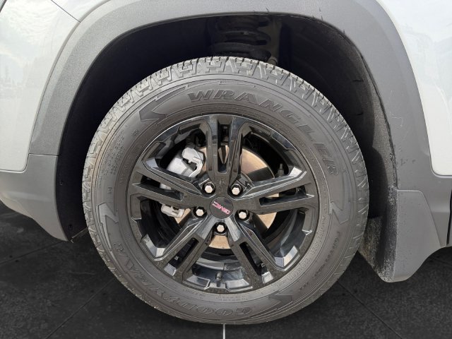 Used 2024 GMC Terrain AT4 w/ Tech Package AWD/4WD image 9
