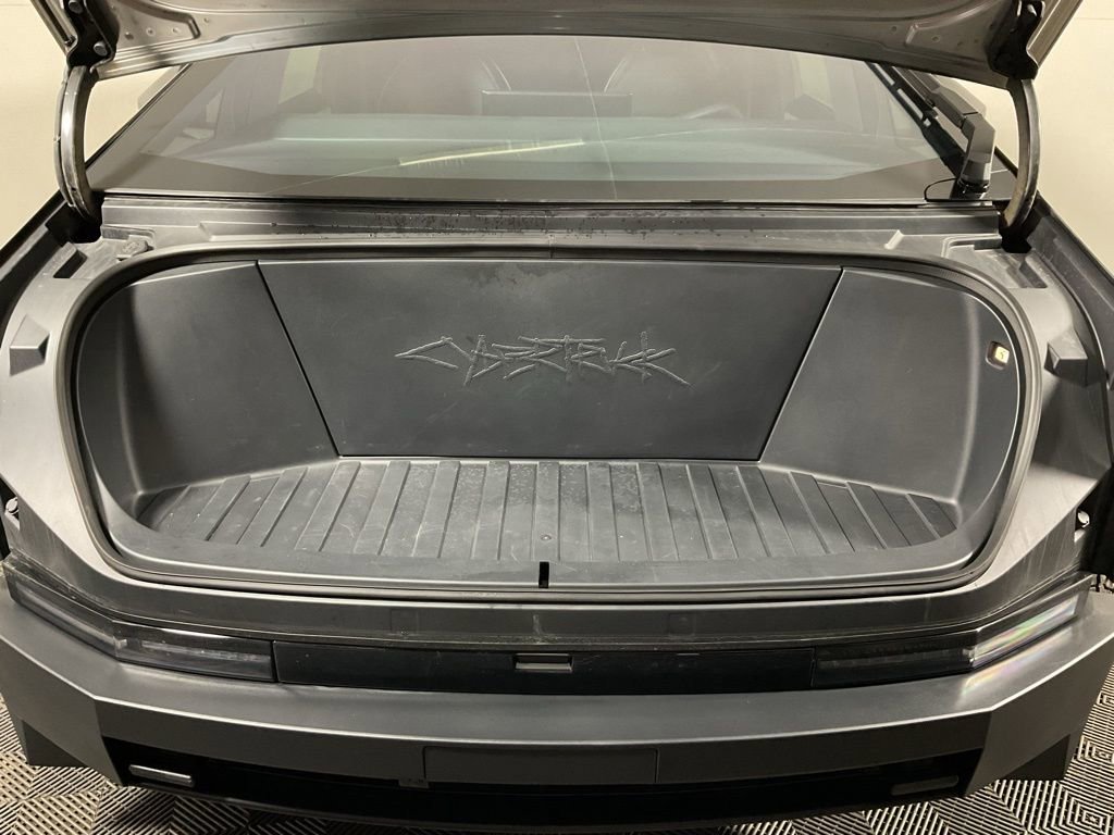 Used 2024 Tesla Cybertruck AWD Crew Cab image 9