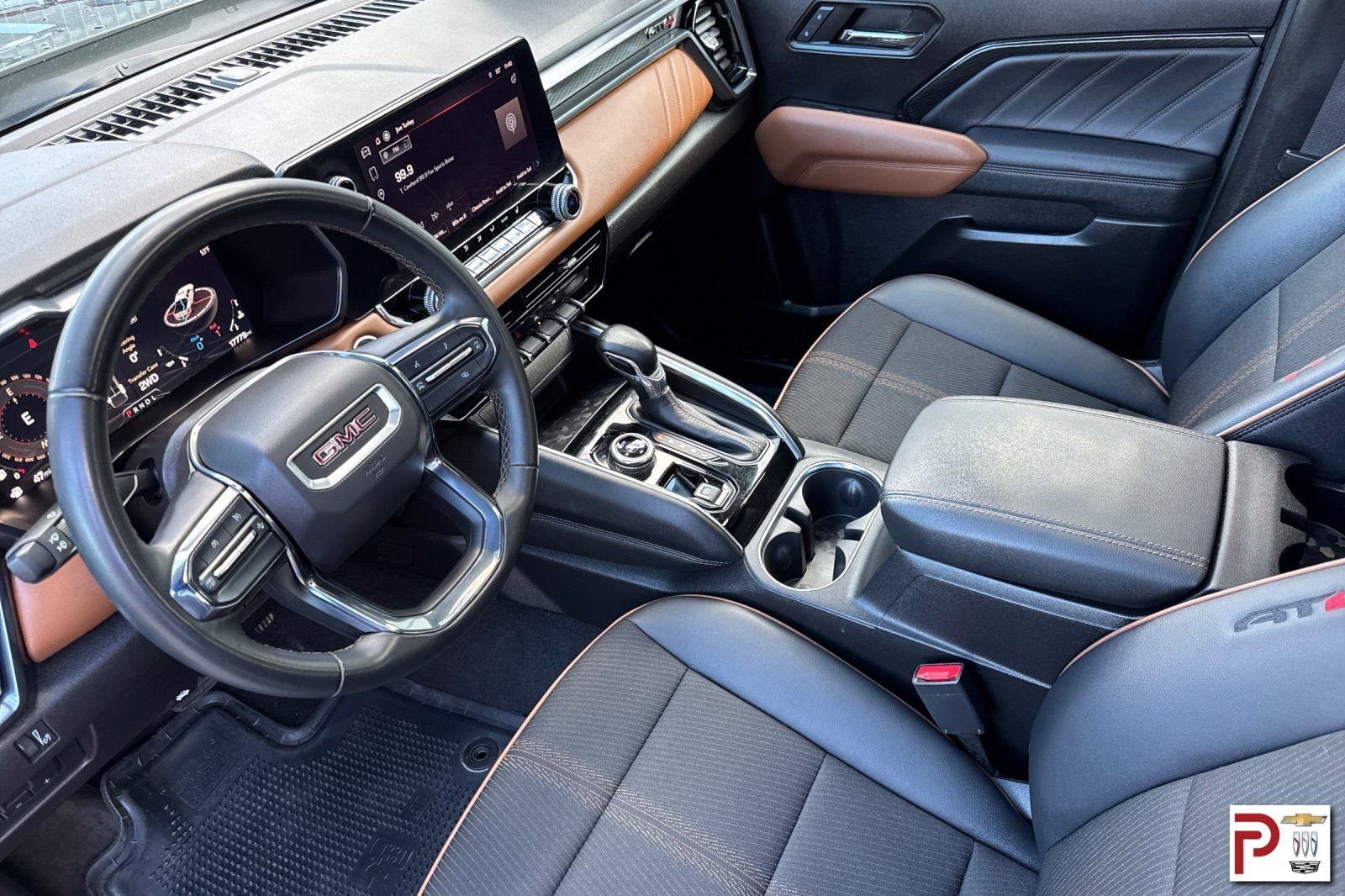 Used 2024 GMC Canyon AT4 w/ Technology Package image 10