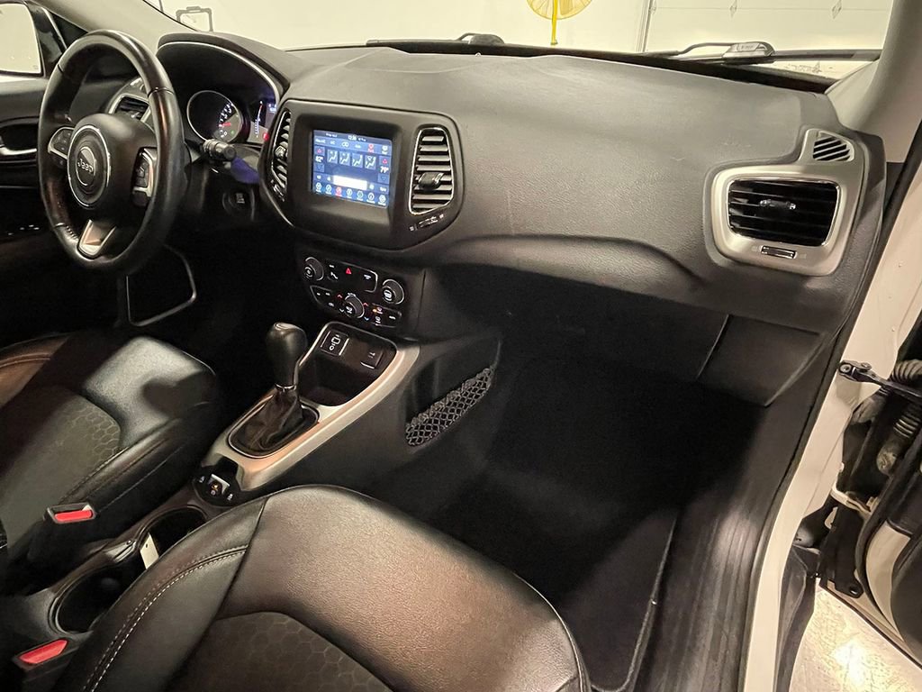 Used 2019 Jeep Compass Latitude w/ Safety & Security Group image 26