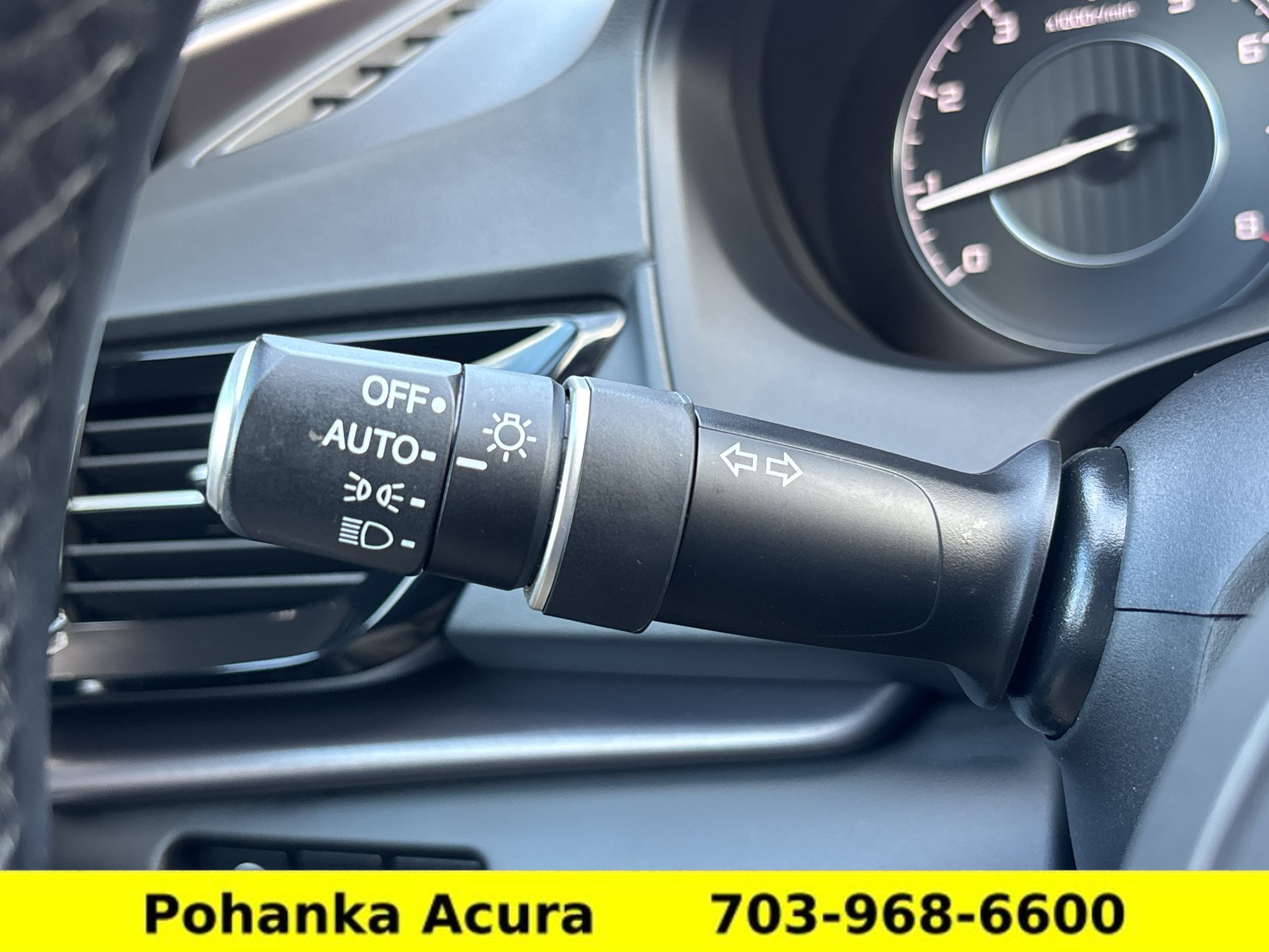 Used 2025 Acura RDX SH-AWD image 9