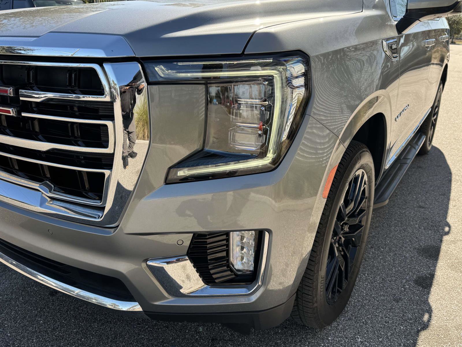 Used 2023 GMC Yukon SLT w/ SLT Luxury Package image 9