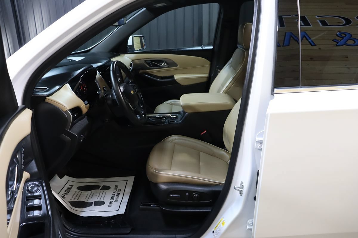 Used 2023 Chevrolet Traverse Premier FWD image 39