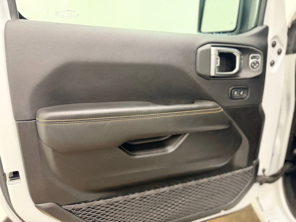 Used 2025 Jeep Wrangler Sahara AWD/4WD image 37