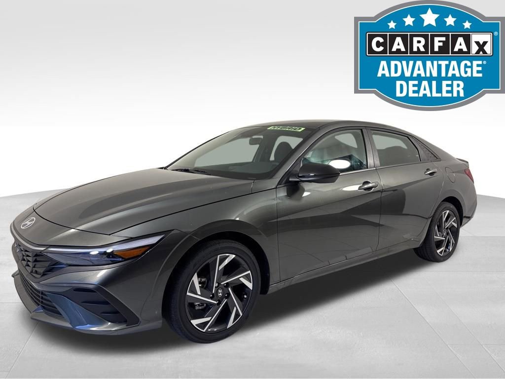 Used 2025 Hyundai Elantra SEL FWD image 1