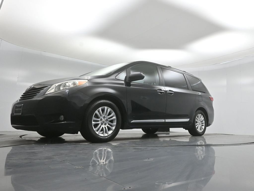 Used 2015 Toyota Sienna XLE Premium FWD image 47