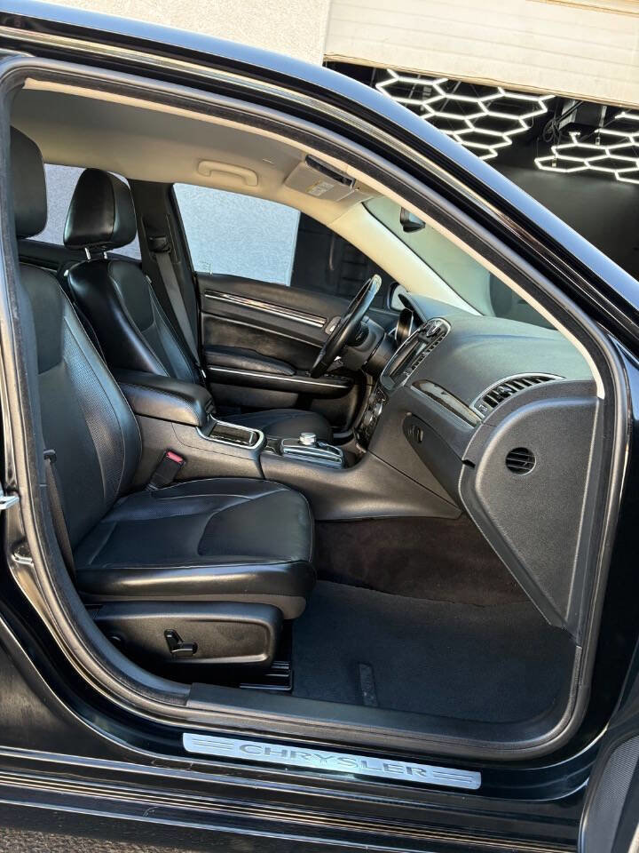 Used 2018 Chrysler 300 Limited image 30