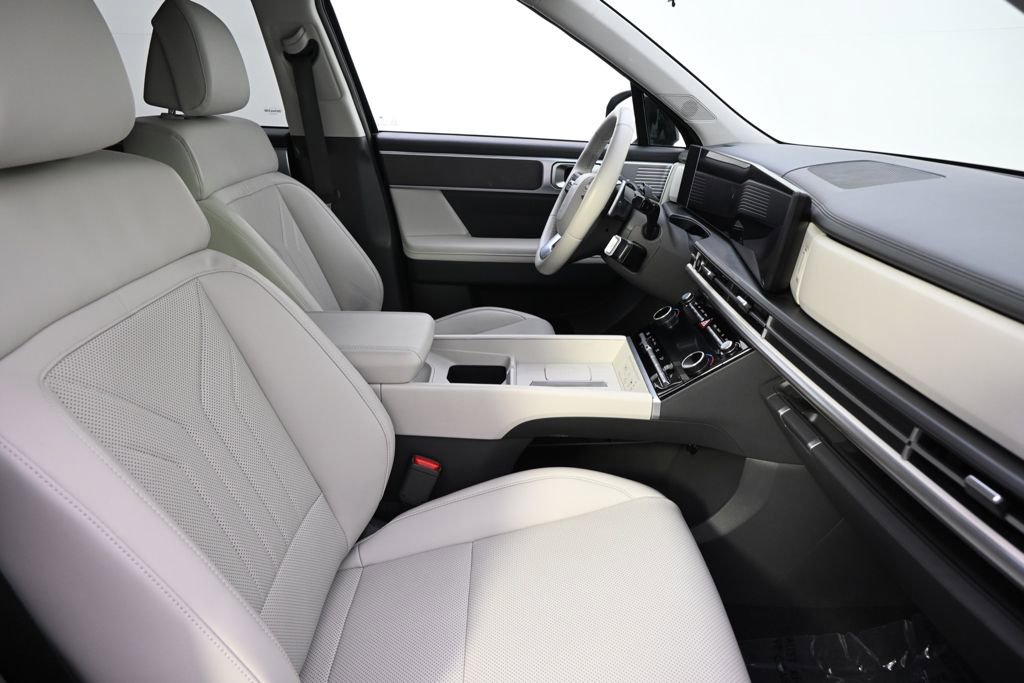 Used 2025 Hyundai Santa Fe SEL image 16