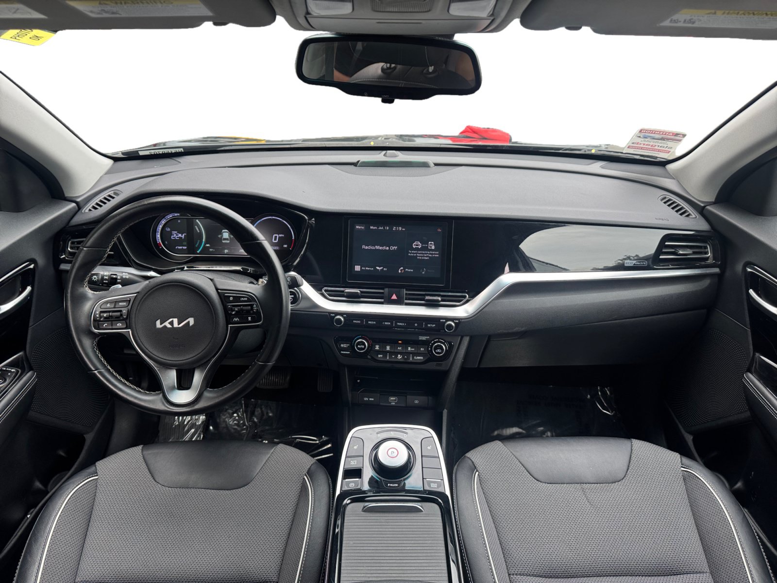 Used 2022 Kia Niro EX FWD image 10