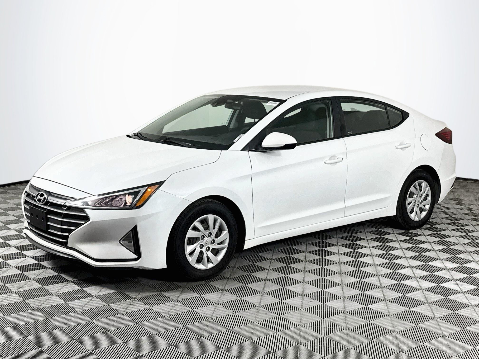 Used 2020 Hyundai Elantra SE w/ Cargo Package (C1) FWD image 4