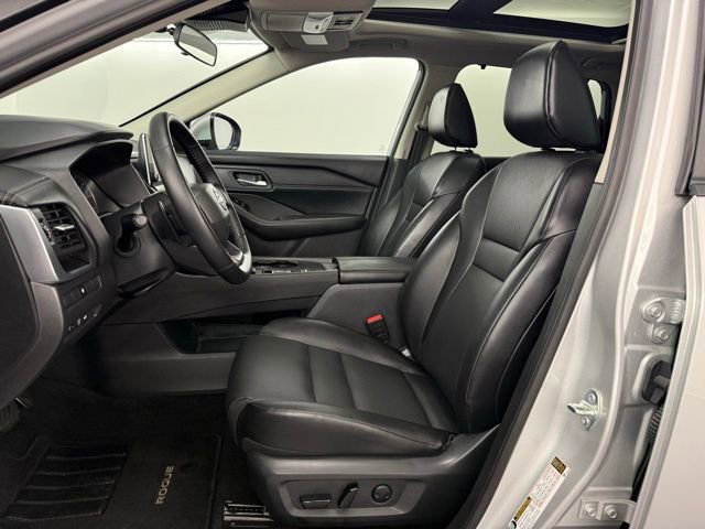 Used 2025 Nissan Rogue SV w/ SV Premium Package image 26