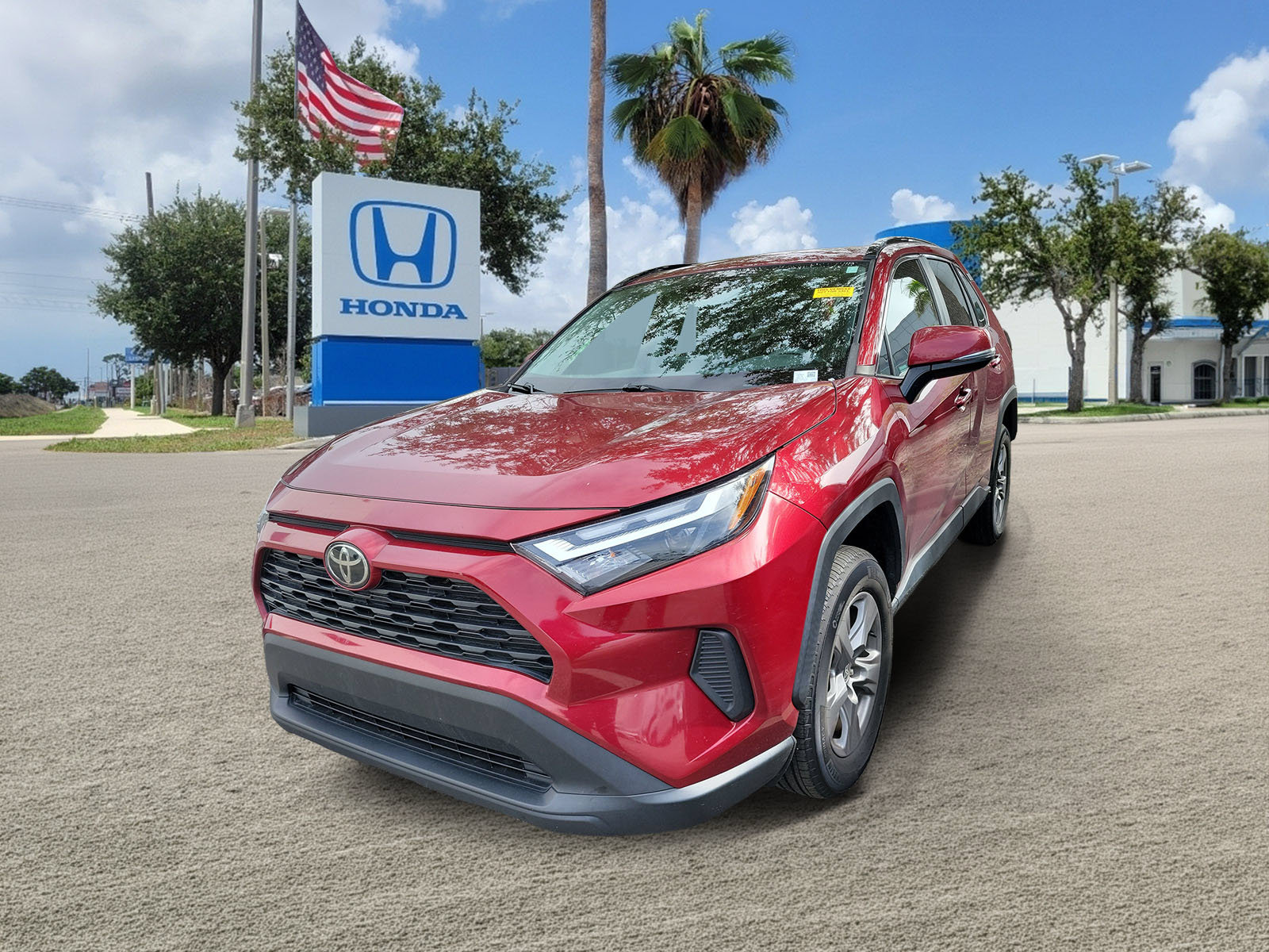 Used 2022 Toyota RAV4 XLE w/ Convenience Package FWD image 4