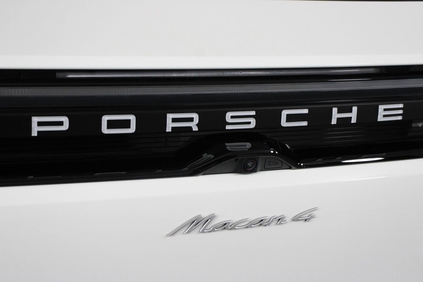 Certified 2024 Porsche Macan 4 Electric image 22