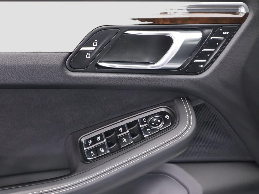 Used 2022 Porsche Macan S AWD/4WD image 24