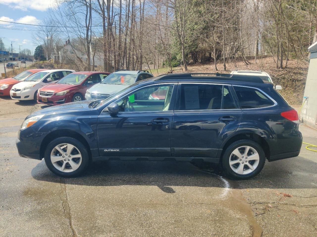 Used 2013 Subaru Outback 2.5i Premium w/ All-Weather Pkg AWD/4WD image 3