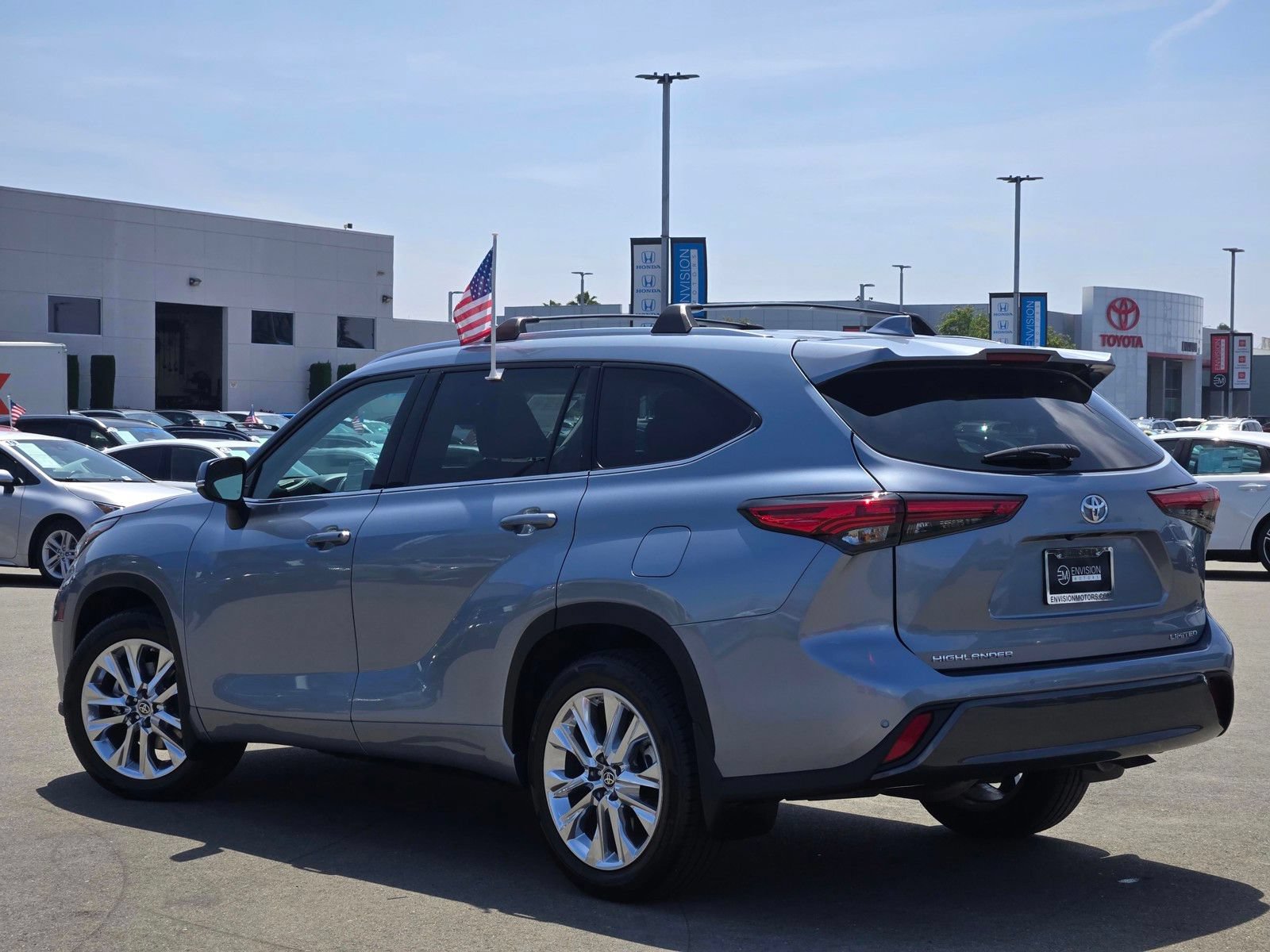 Used 2023 Toyota Highlander Limited FWD image 5