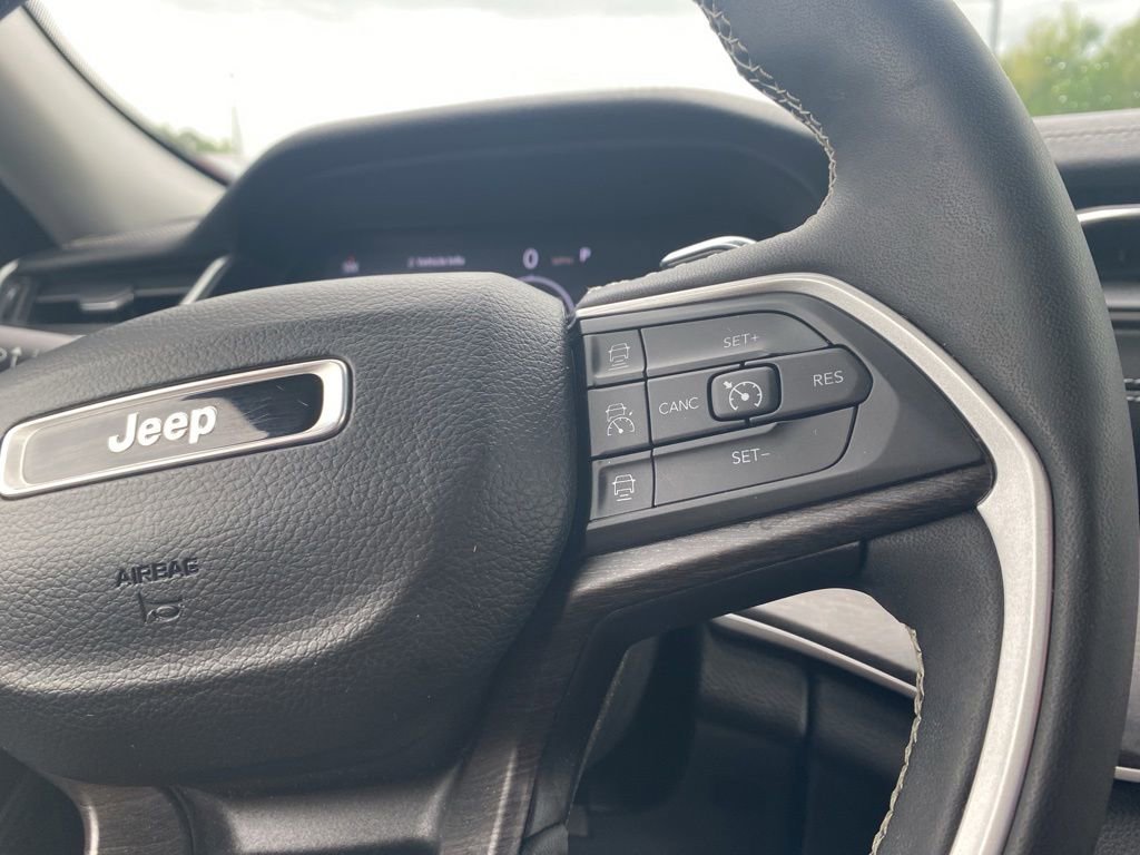 Used 2023 Jeep Grand Cherokee Limited AWD/4WD image 24