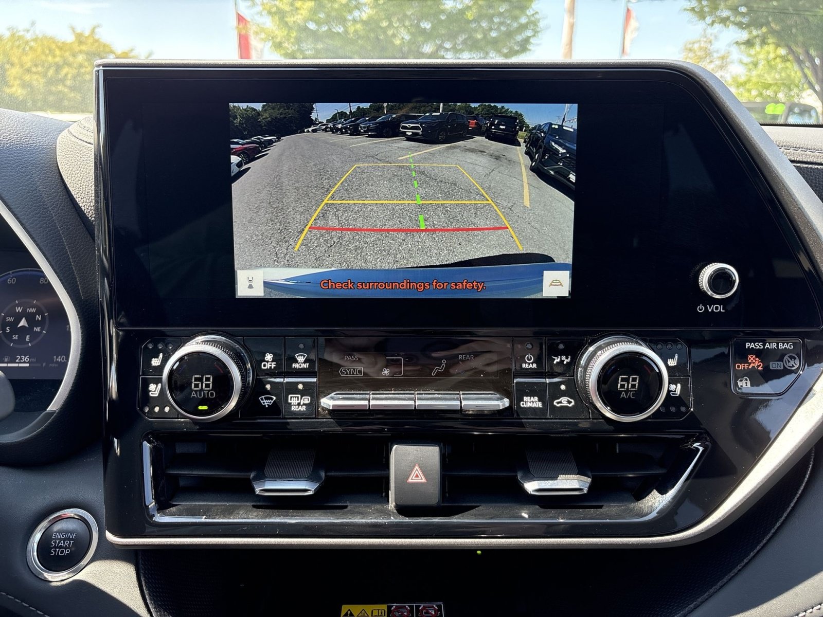 Used 2025 Toyota Highlander Limited AWD/4WD image 19