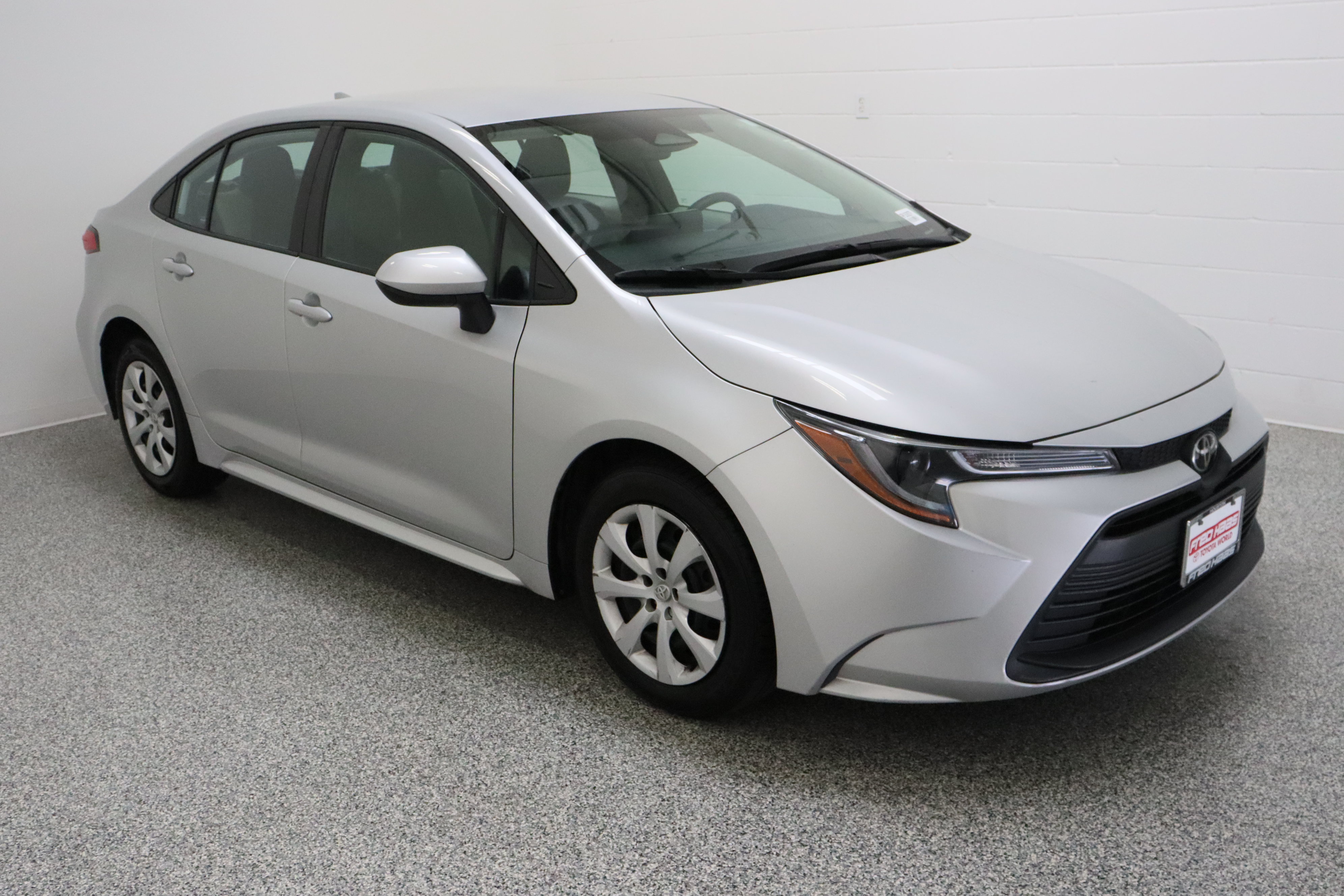 Used 2024 Toyota Corolla LE FWD image 4